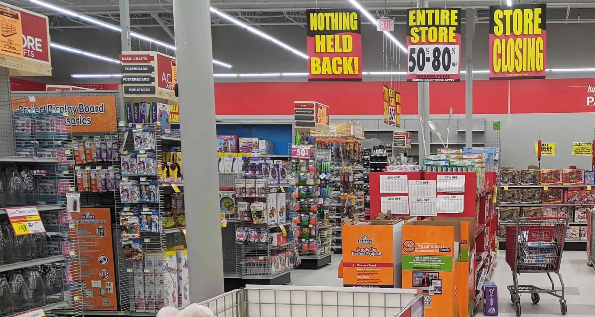 toys r us closing ontario