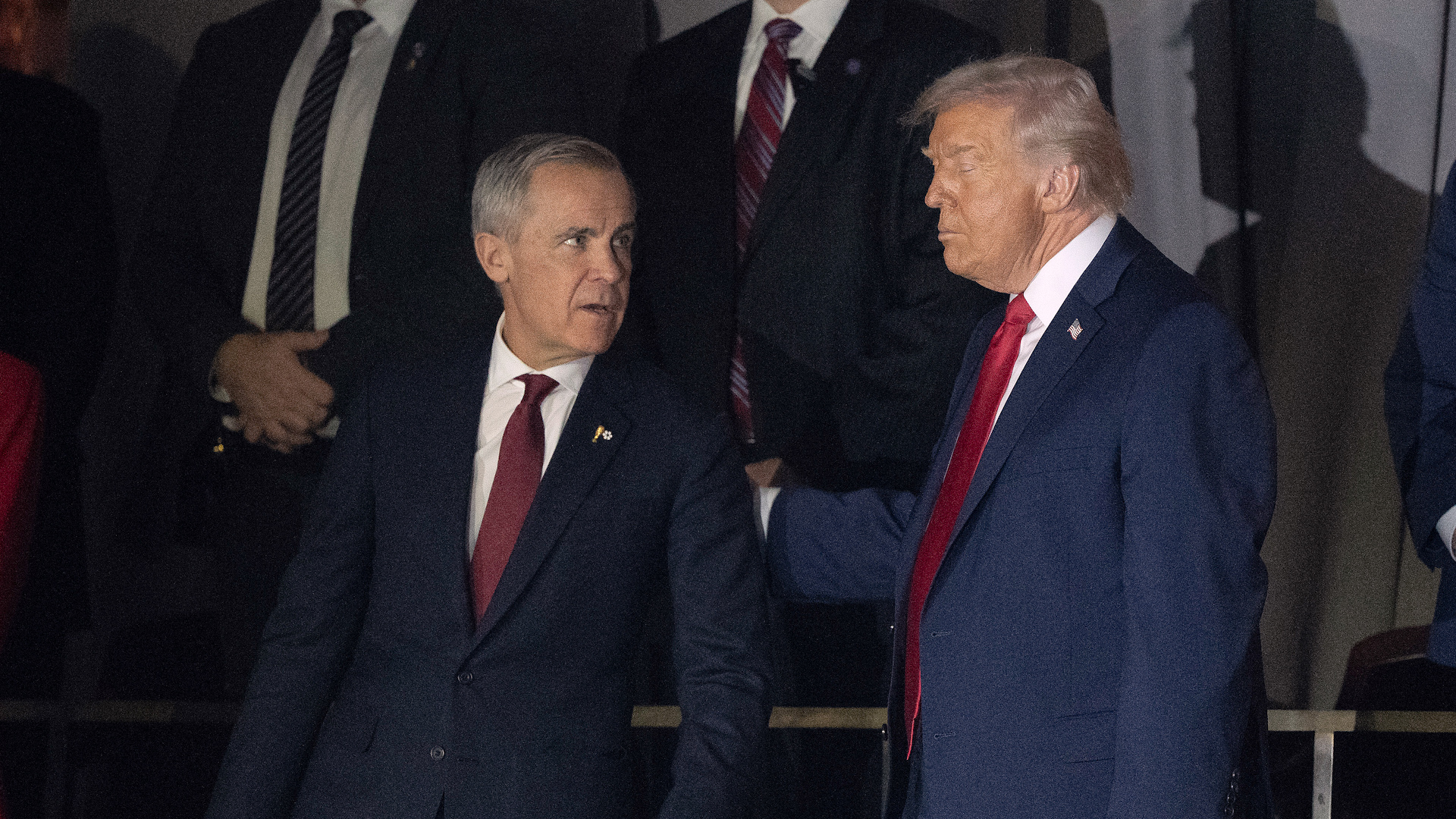 Click to play video: 'Canadians divided on whether US military action is a realistic threat: poll'