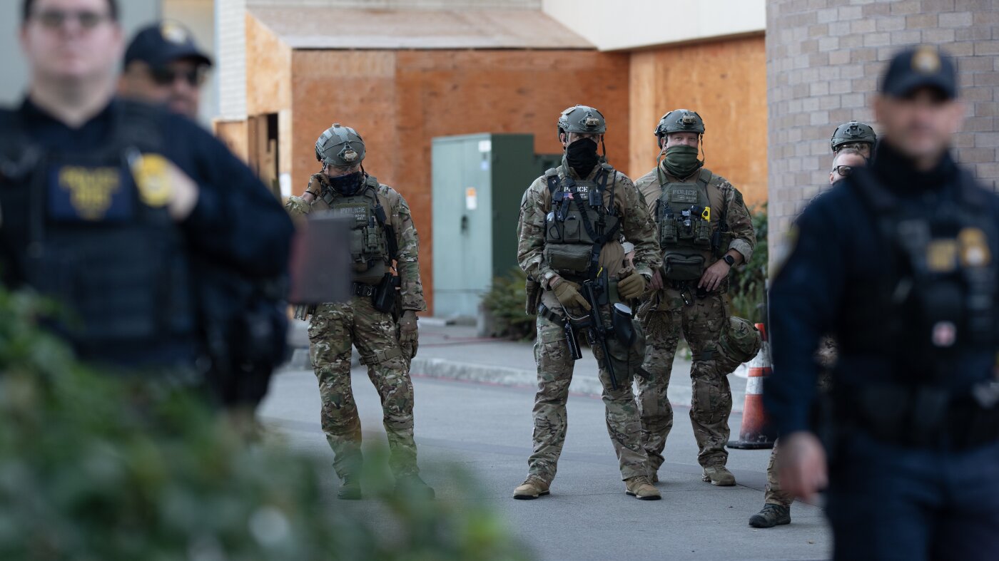 ICE can't make warrantless arrests in Oregon unless there's risk of escape, judge rules : NPR