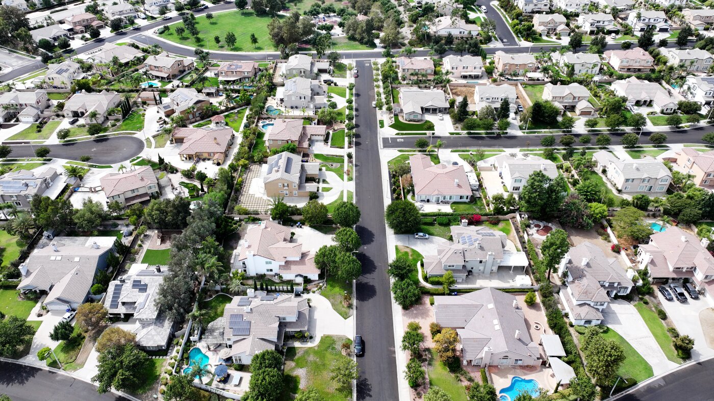 Seniors looking to buy a home face more than the usual challenges : NPR