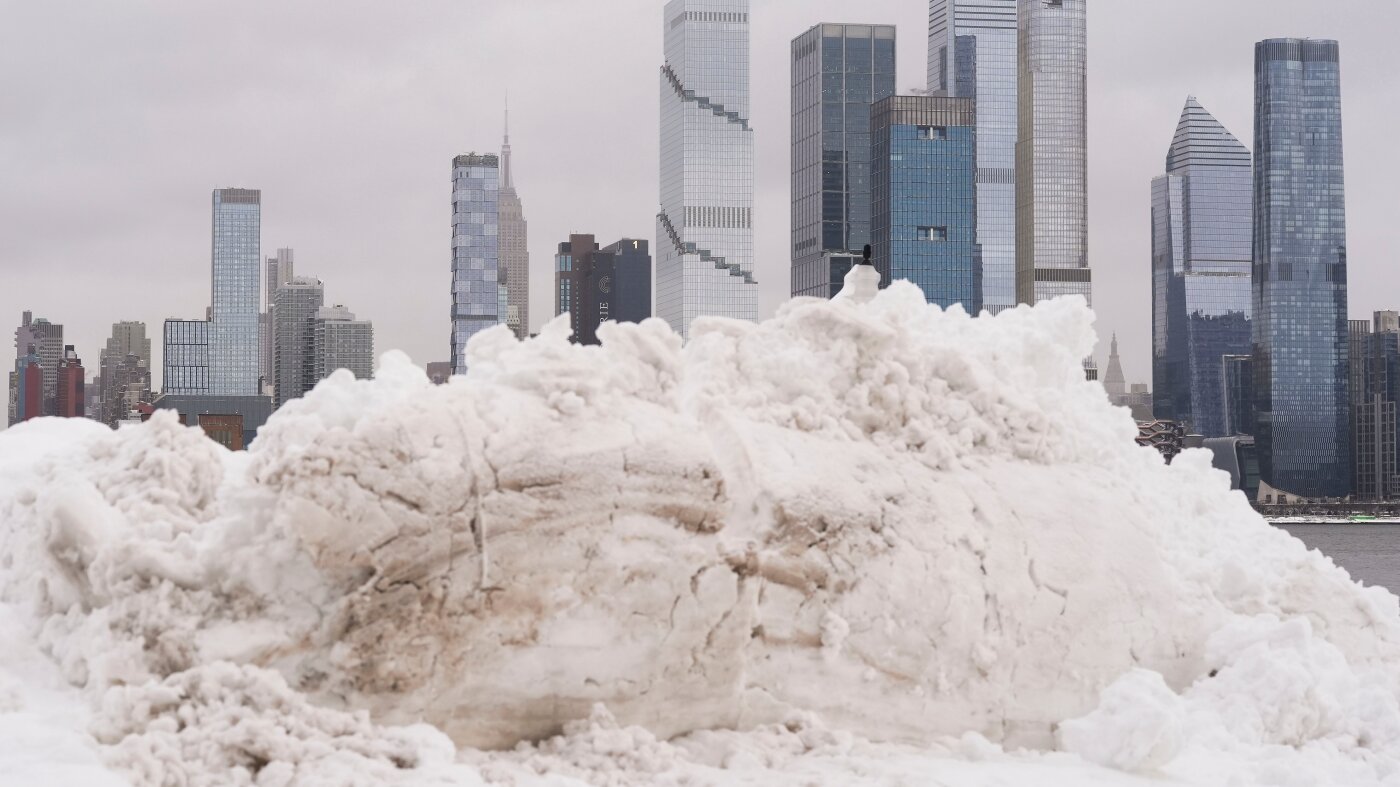 Winter storm cancels flights, disrupts trains across the Northeast : NPR