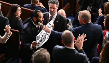 Trump’s State of the Union draws Democratic protests : NPR