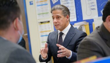 FBI raids LAUSD superintendent's home and office