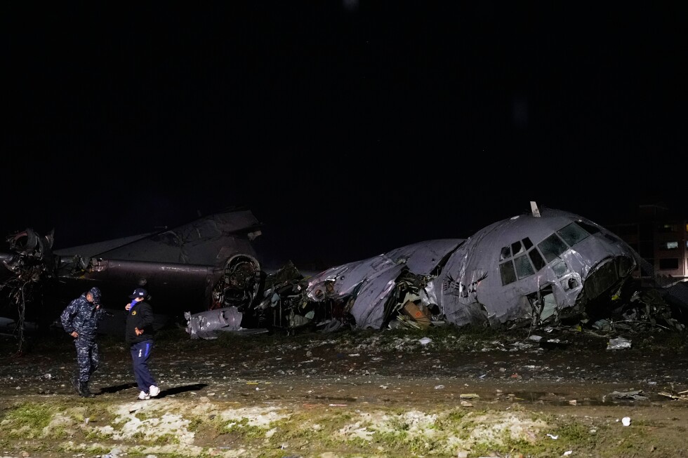Cargo plane crash near Bolivia's capital leaves 15 dead, damages vehicles