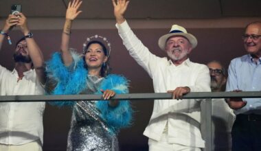 Lula celebrated at Rio parade as critics claim early campaign start
