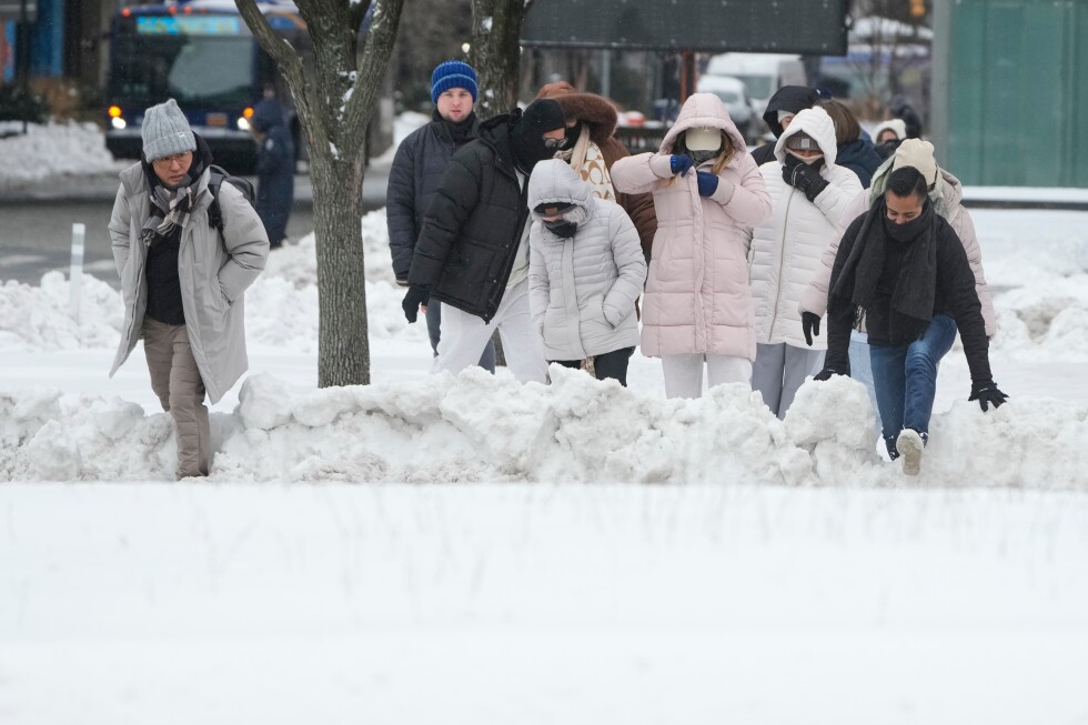 US East Coast braces for heavy snow and strong winds