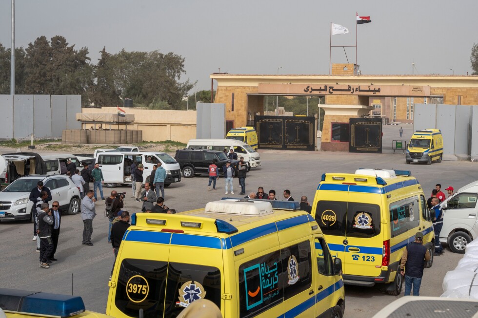 Palestinians allowed in to Gaza and patients are evacuated to Egypt as the Rafah crossing reopens