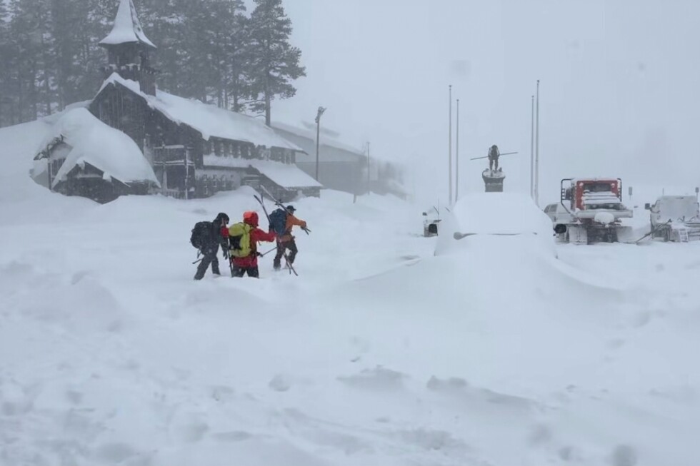 A California avalanche hits 15 backcountry skiers. 6 survivors located and 9 are missing
