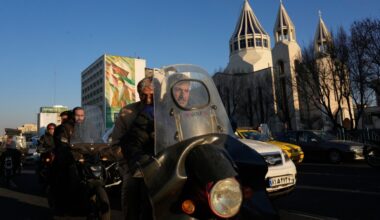 Soaring cost of living squeezes Iranians as threat of US attack looms