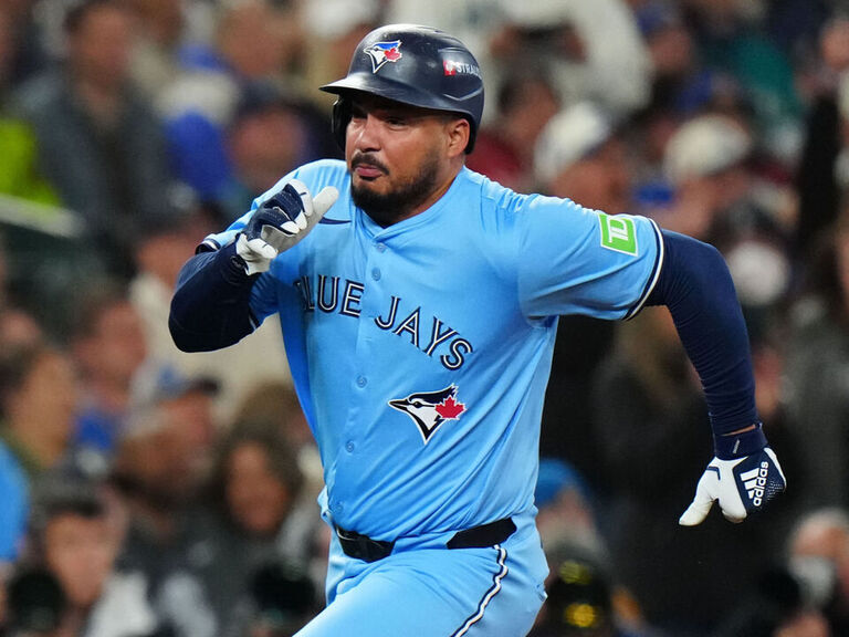 Blue Jays' Santander needs labrum surgery, out 5-6 months