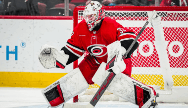 Bussi signs 3-year, $5.7 million contract with Hurricanes