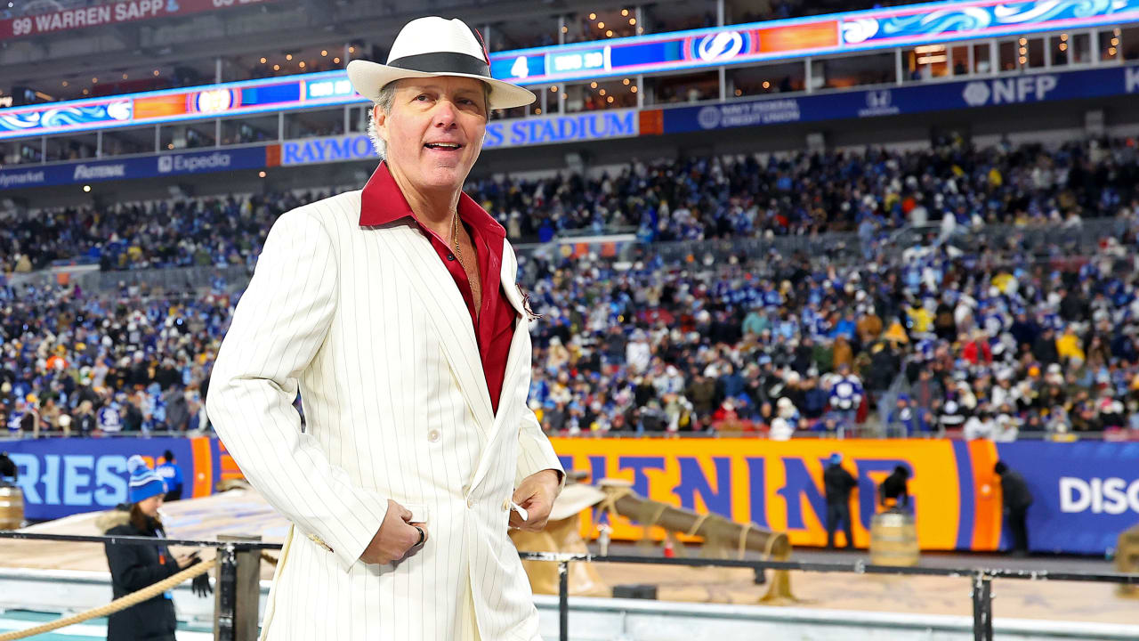Cooper plays into Cuban theme with outfit at 2026 Stadium Series