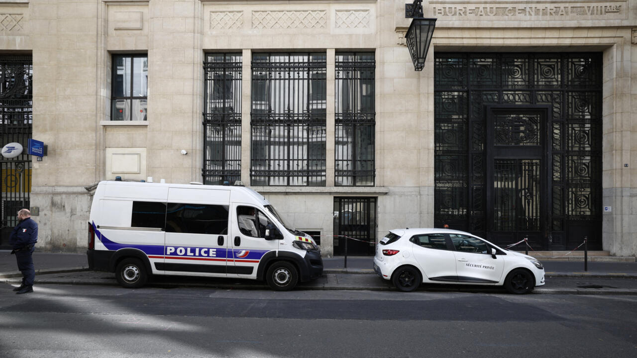 France foils Paris bomb plot outside US bank, opens anti-terror probe