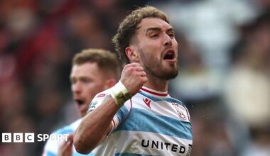 Sheffield United 1-2 Wrexham: Red Dragons earn comeback win over Blades