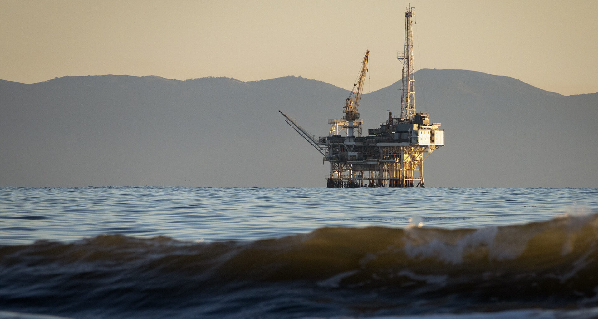 Trump invokes emergency powers for CA pipeline after Iran