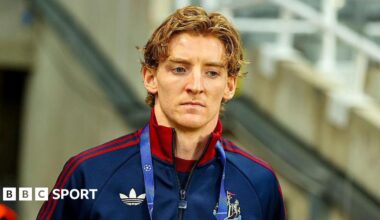 Anthony Gordon arrives for Newcastle United's game against Barcelona at St James' Park on 10 March, 2026