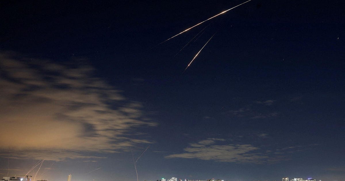 Sirens Sound Across Central Israel After Iran Warns of 'Intense' Retaliation