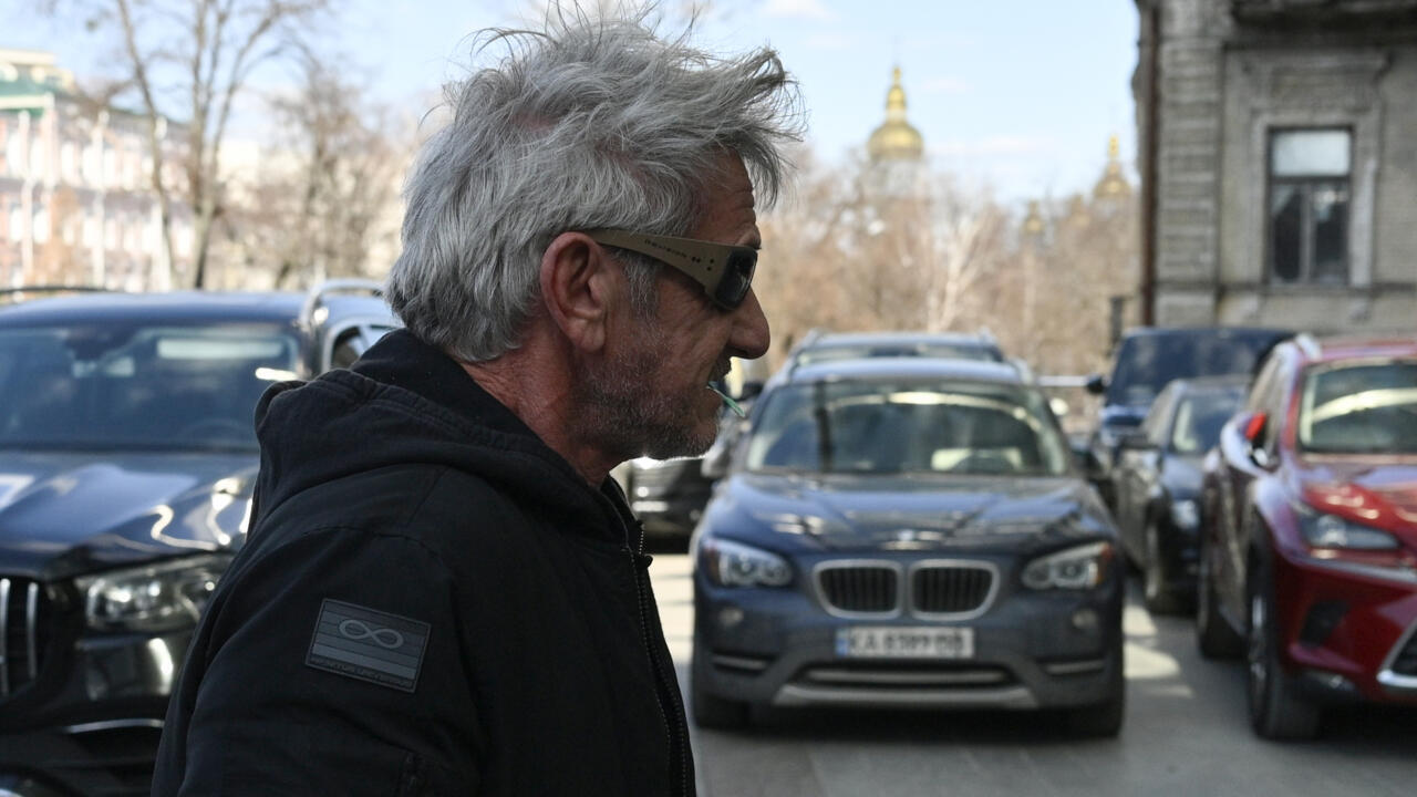 Oscar-winner Sean Penn skips ceremony to visit Kyiv