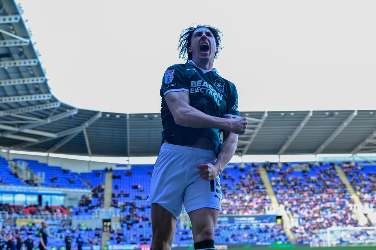 Goal celebrations for Alex Mitchell of Plymouth Argyle after scoring the equaliser for 1-1 during the Sky Bet League 1 match between Reading and Plymouth Argyle at Select Car Leasing Stadium, Reading on 14 March 2026 (Photo: Alan Stanford/PPAUK)