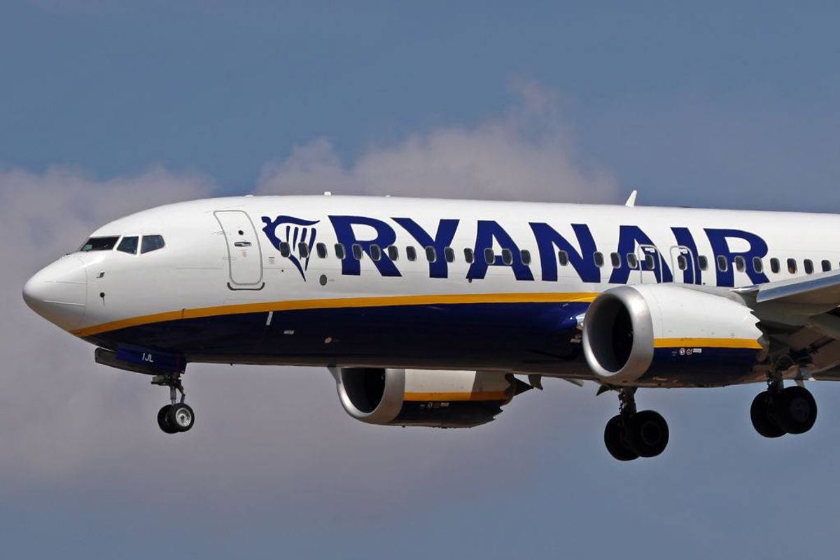 A Ryanair Boeing 737 flight bound for Manchester and training aircraft C-172 from American aviation company Cessna were involved in a near-miss incident at Cork Airport