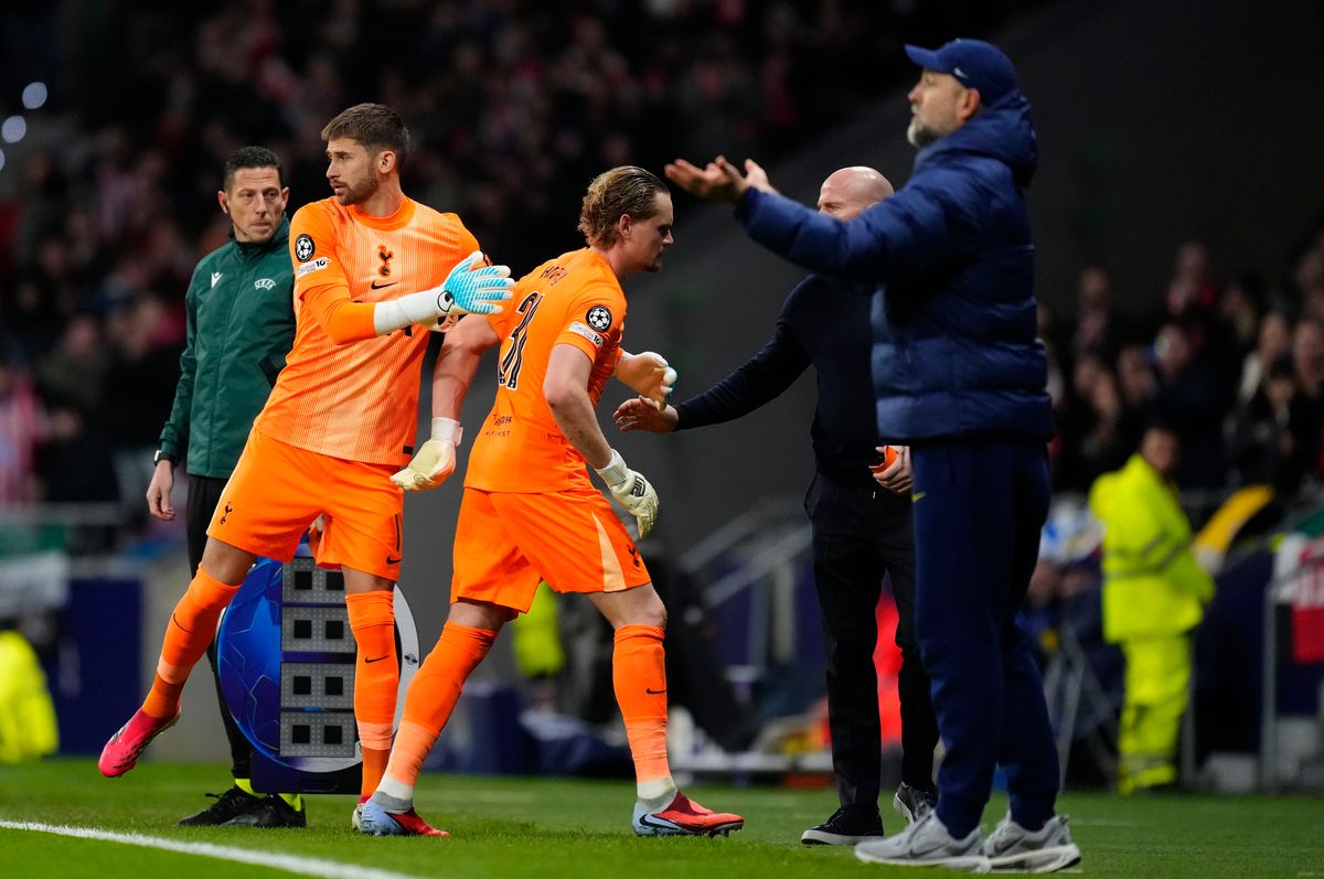 Antonin Kinsky goalkeeper left-back of Tottenham and Czech Republic dejected is replaced after Atletico third goal during the UEFA Champions League 2025/26 Round of 16 First Leg match between Atletico de Madrid and Tottenham Hotspur FC at Estadio Riyadh Air Metropolitano on March 10, 2026 in Madrid, Spain. (Photo by Jose Breton/Pics Action/NurPhoto via Getty Images)