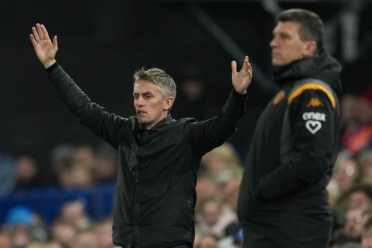 Kieran McKenna makes his point at Portman Road as Sergej Jakirovic watches on