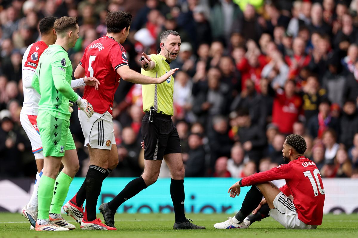 Matheus Cunha is given a penalty during Manchester United vs Crystal Palace