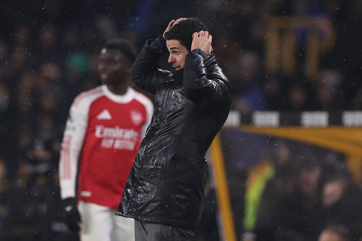 Mikel Arteta reacts