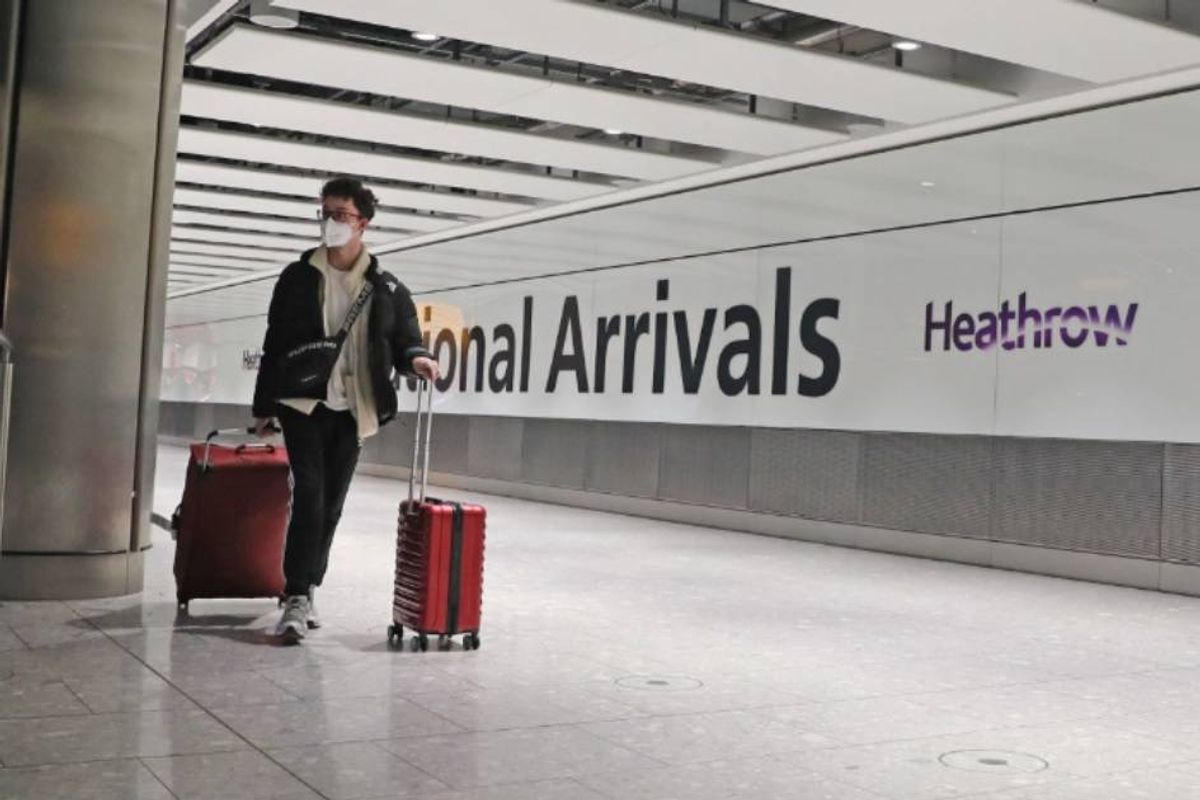 Foreign Office warns all UK tourists to 'leave immediately' on next flight