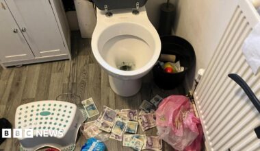 Generic photo of the back of police officers, with high-vis jackets.