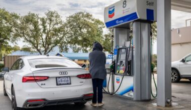 Iran war disrupts oil prices; consumers may be 'hammered': economist