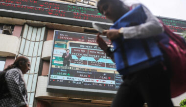 Foreign investors sell $12 billion stocks
