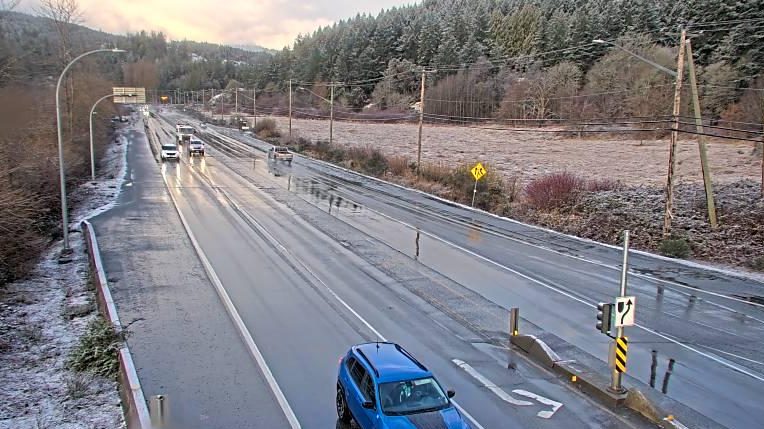 Snowfall warning issued for parts of Vancouver Island as flurries hit morning commute