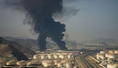 Iran continues strikes on Gulf states day after US threatens oil facilities