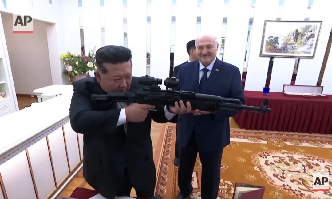 Lukashenko Gives Kim a Rifle 'in Case Enemies Show Up'