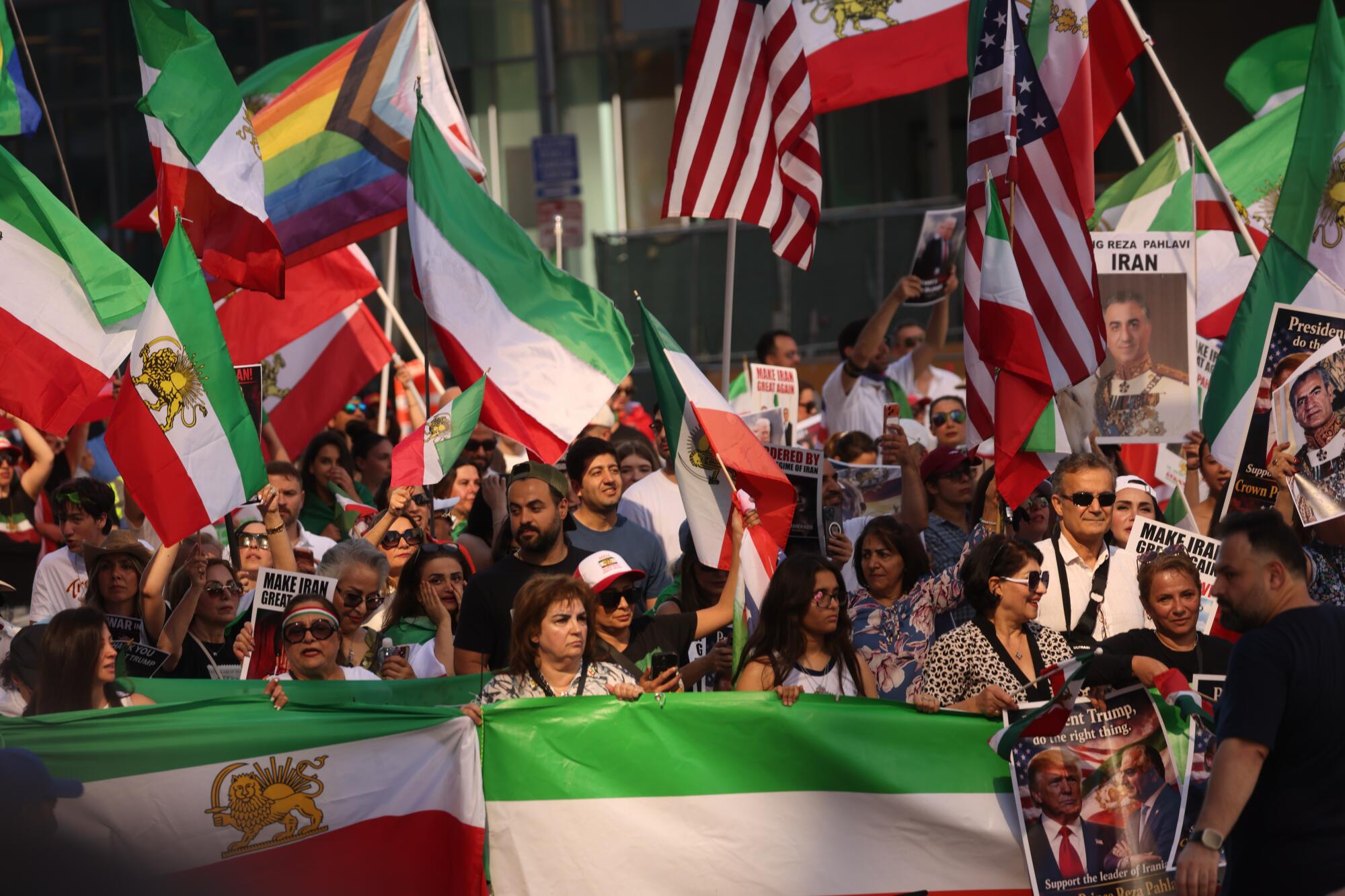 Hundreds rally with historic Iranian flags