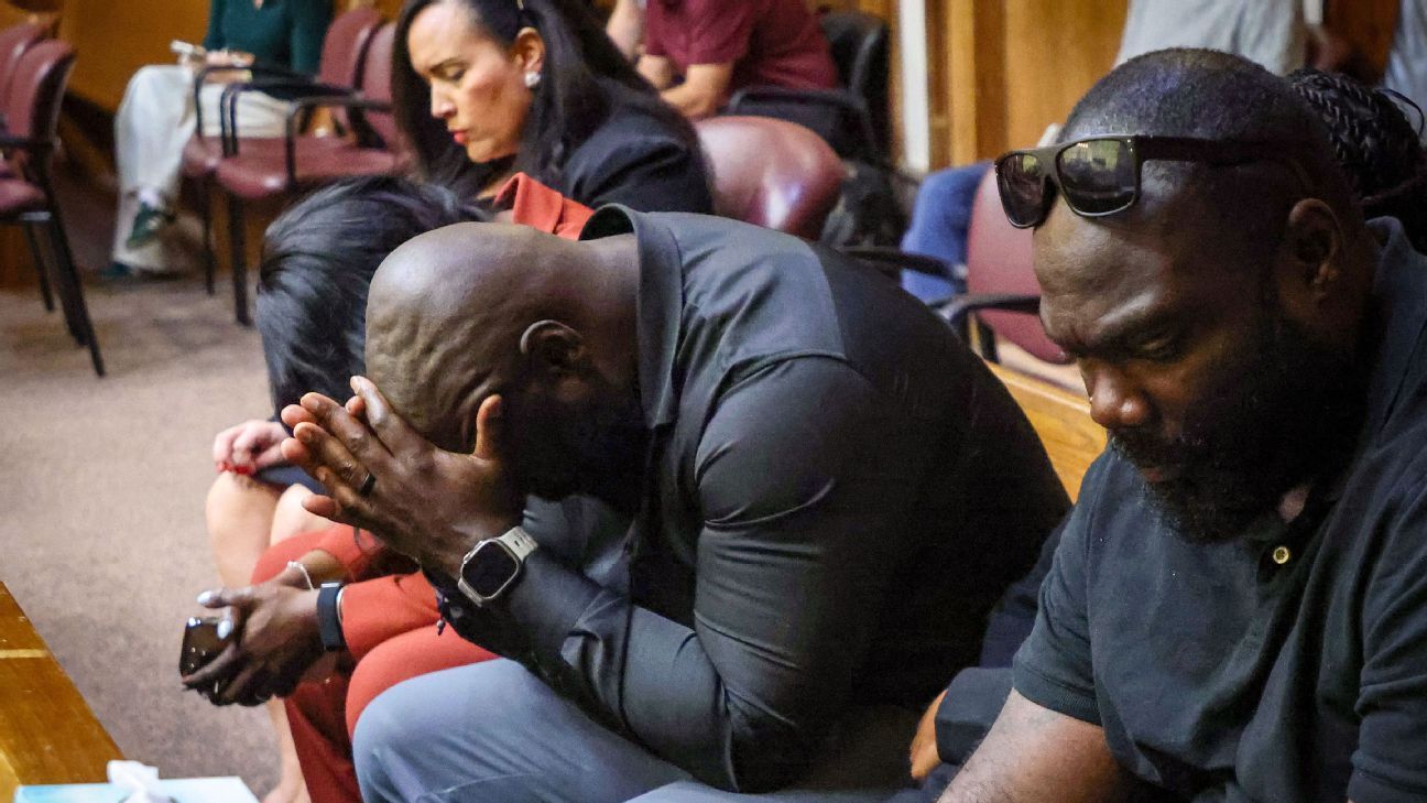 Jurors deadlock, judge declares mistrial in Miami football murder case