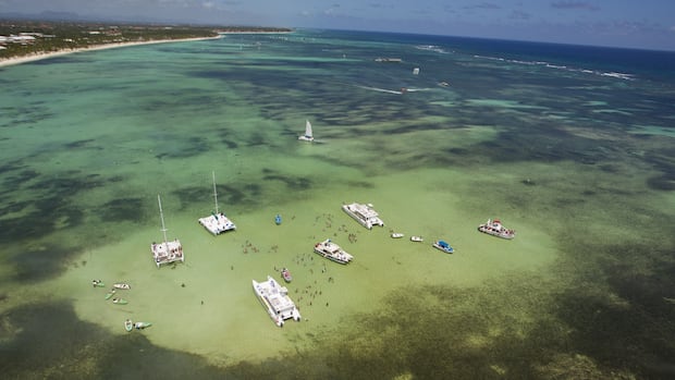 Canadians aboard tourist bus that crashed in Dominican Republic: embassy