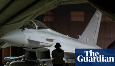 Ex-Nato commander defends Starmer after Trump’s ‘no Winston Churchill’ jibe | Keir Starmer