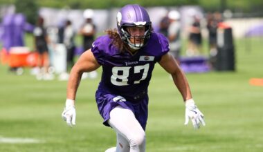 Vikings redo Hockenson's contract, clear $5 million off cap