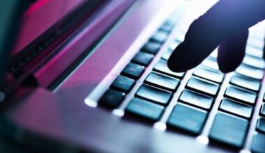 U.S. customs searched a record number of electronic devices last year