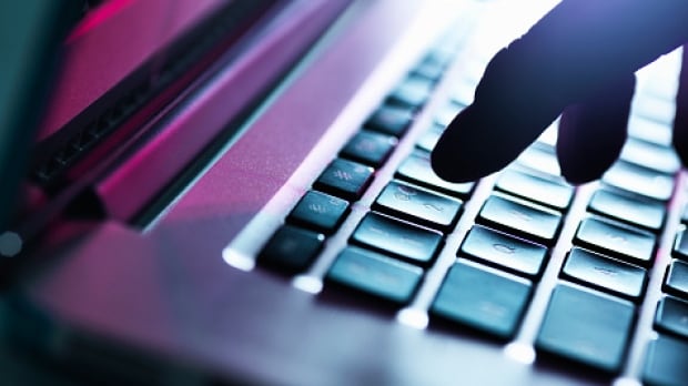 U.S. customs searched a record number of electronic devices last year