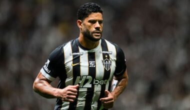 Hulk one of 23 players sent off in mass brawl in Brazil final