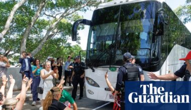 Iran women’s football team heads to airport as clock ticks on Australia’s offer of asylum | Iran women's football team