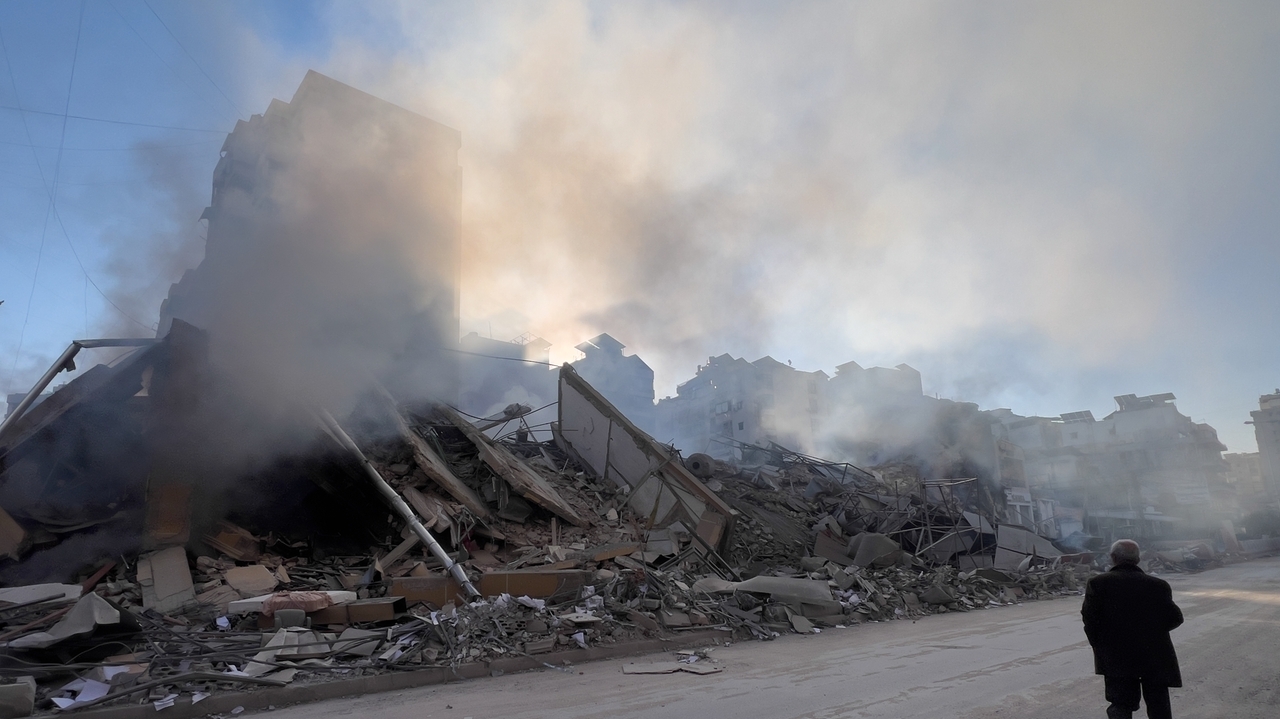 Iran launches new attacks targeting Israel and Gulf countries as it seeks to ramp up pressure on US