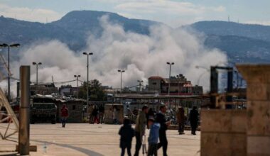 Human Rights Watch says that Israel has been illegally using white phosphorus in Lebanon