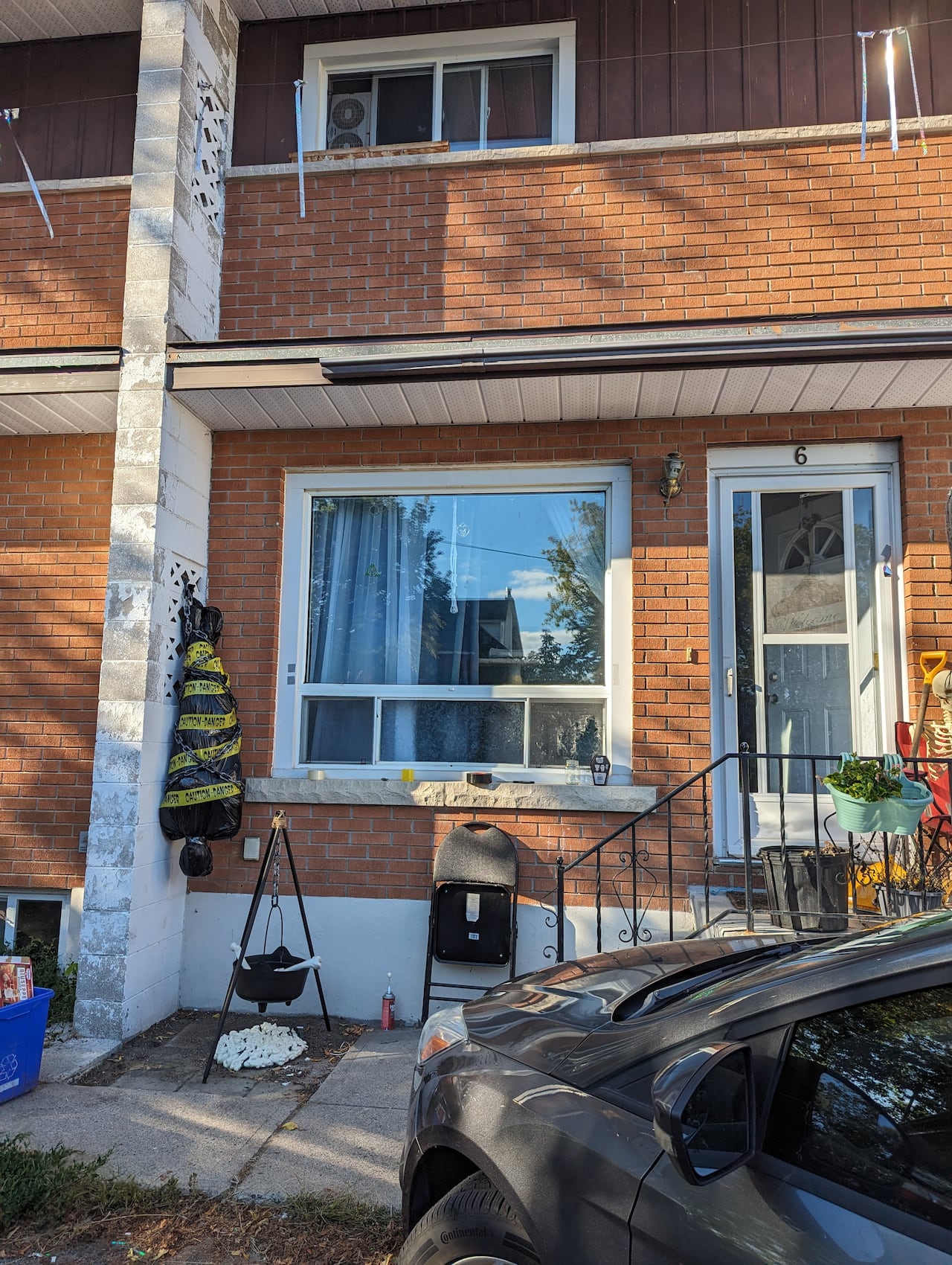 The front porch of a townhouse. 