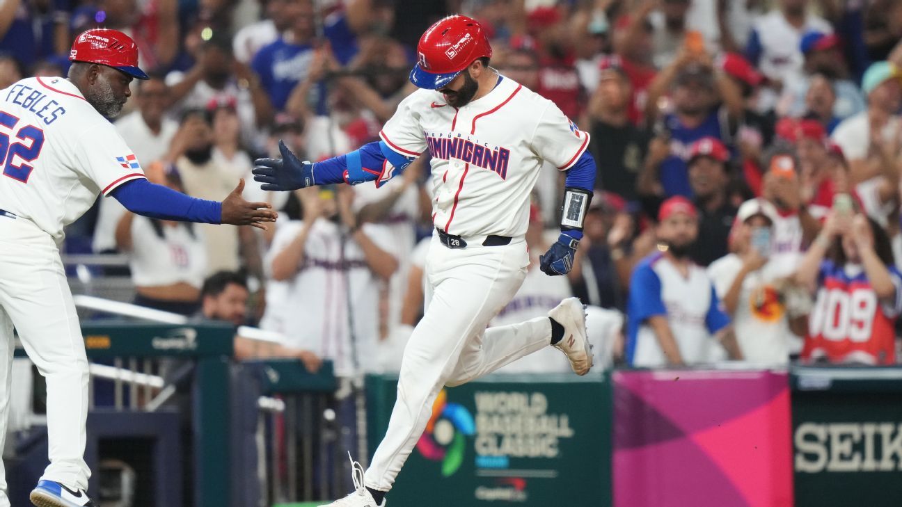 Dominican Republic's Austin Wells hits 3-run homer in 10-0 win