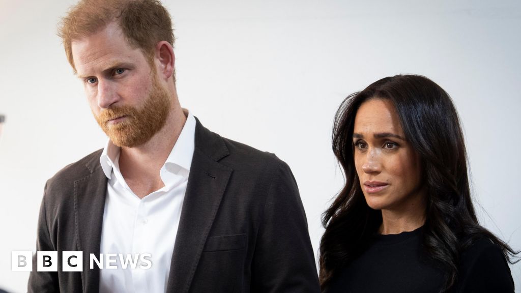 Harry and Meghan accuse royal author of 'deranged conspiracy' - BBC