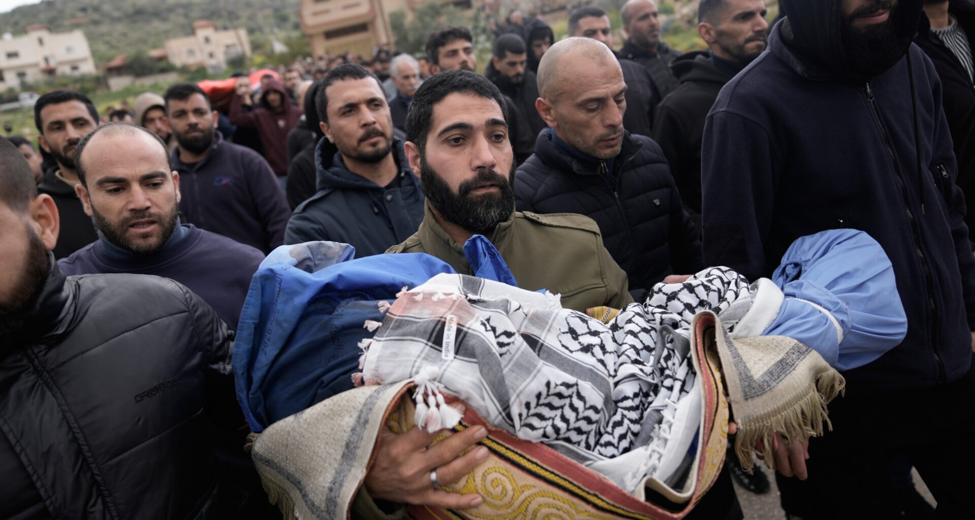 Israeli soldiers fire on family car in occupied West Bank, killing 4
